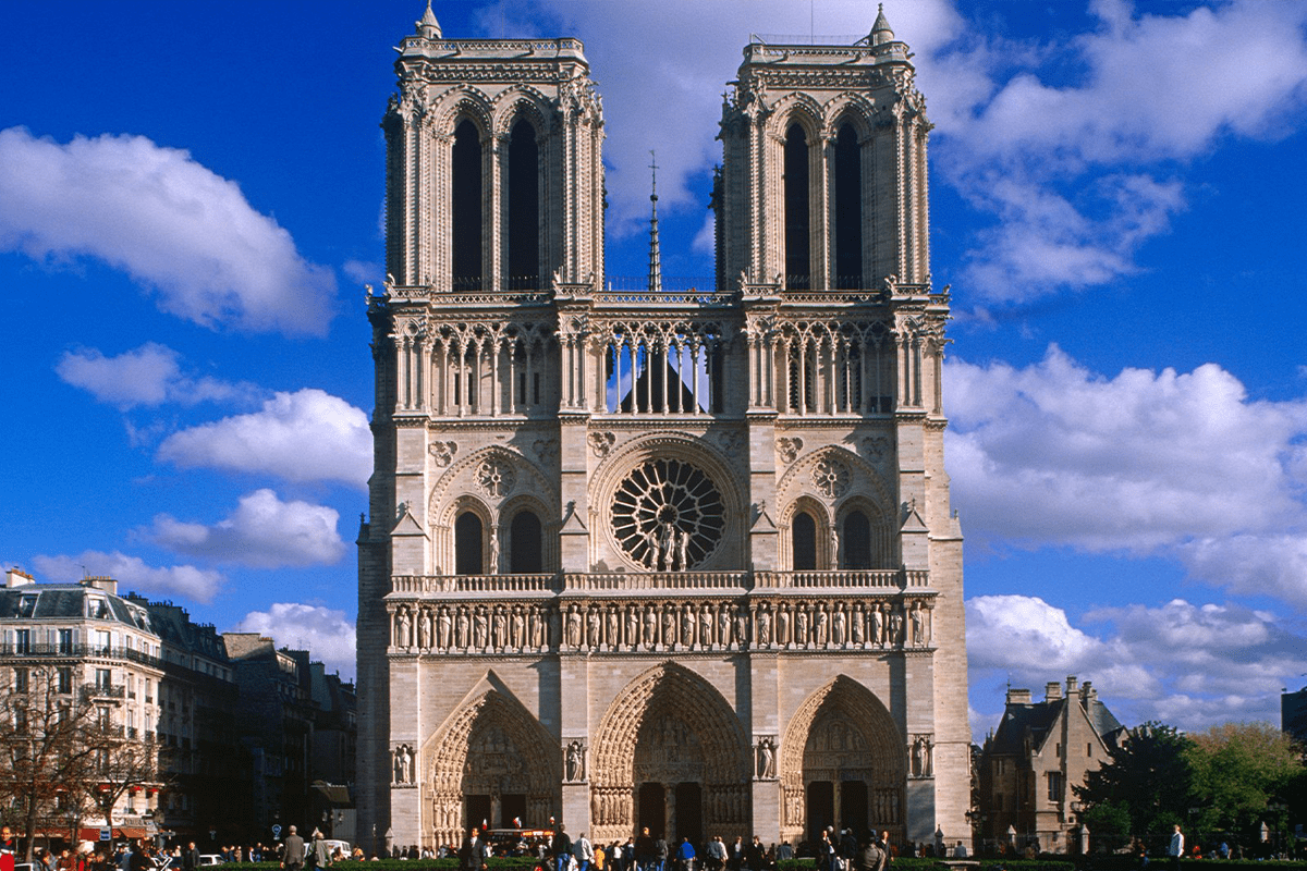 A front view of Notre Dame.